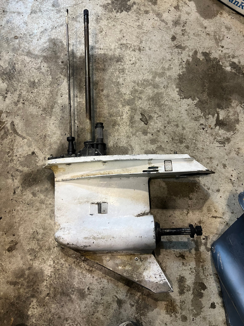 Evinrude 150hp 60 degree 2 stroke outboard 25 inch standard rotation lower unit