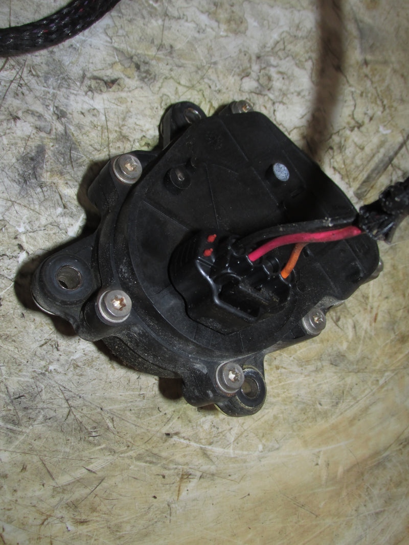 Evinrude Etec 115hp 2 Stroke Outboard Exhaust Actuator / Relay (5007881/586904)
