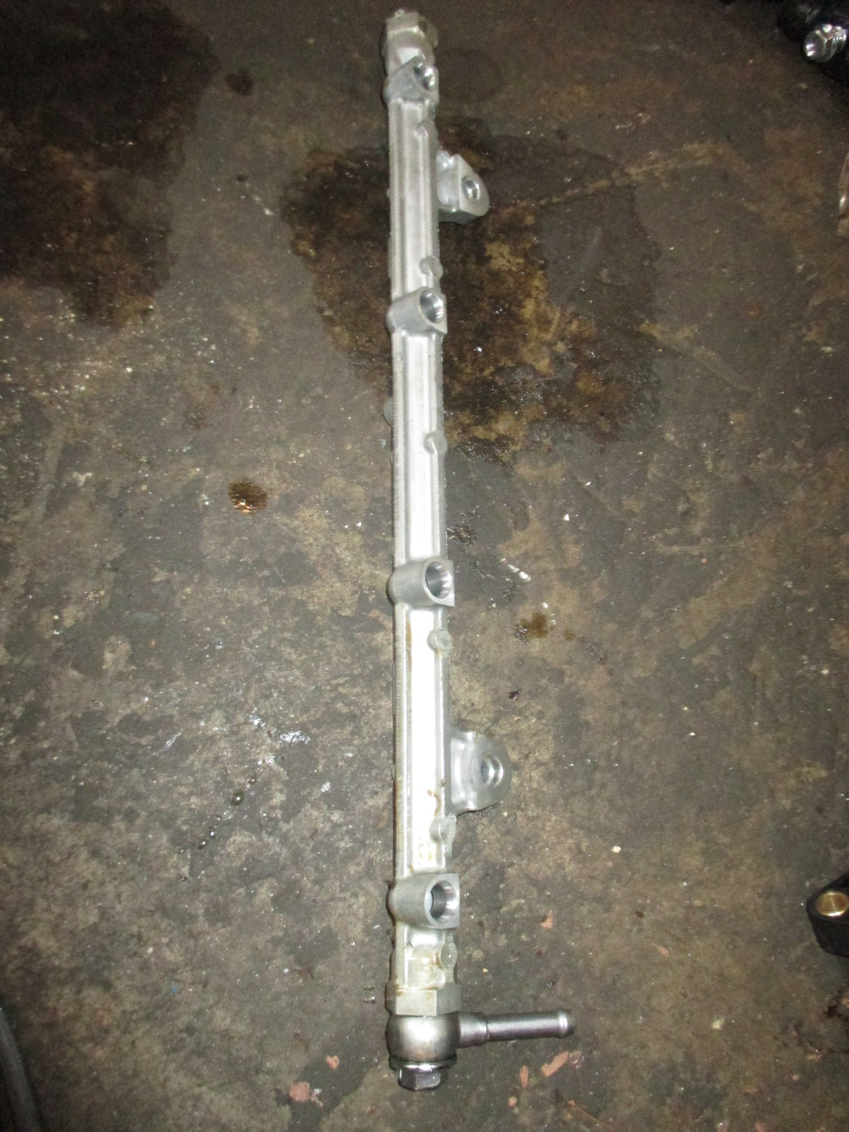 Suzuki DF150AP 150hp 4 stroke outboard fuel rail