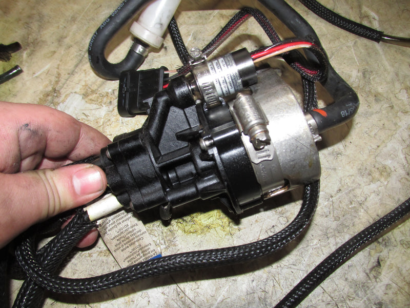 Evinrude Etec 115hp 2 Stroke Outboard Oil Pump and Distribution Lines (5007848)