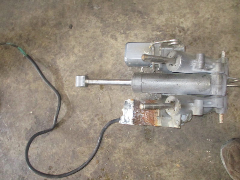 Yamaha 115hp 2 stroke outboard tilt trim unit