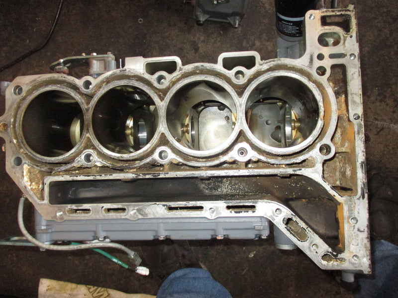 Suzuki DF150AP 150hp 4 stroke outboard crankcase block