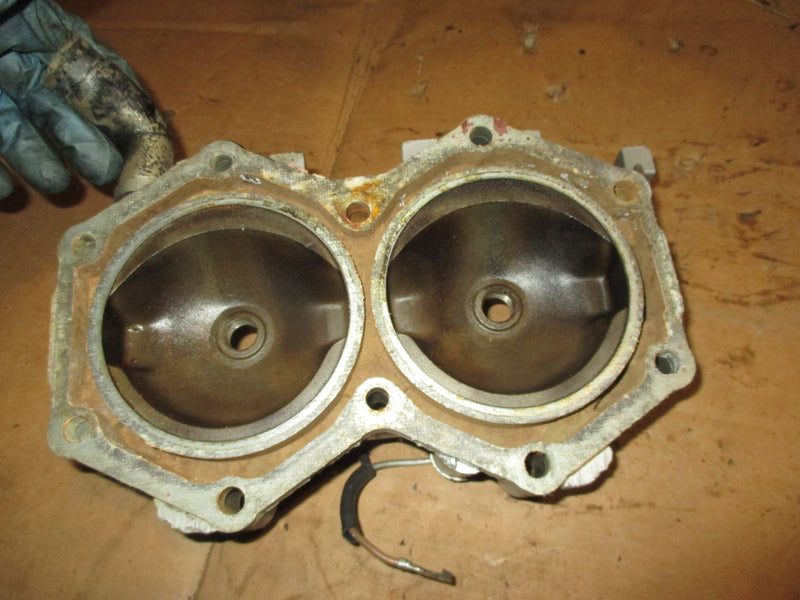 Evinrude 85hp 2 stroke outboard cylinder head 324528