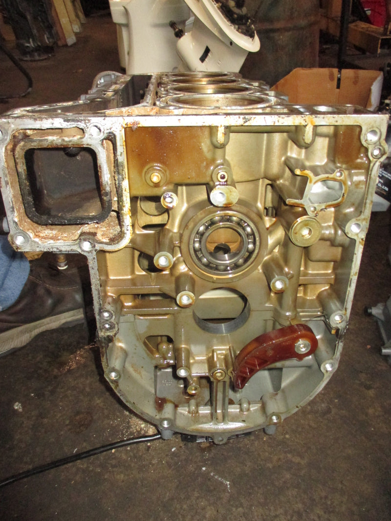 Suzuki DF150AP 150hp 4 stroke outboard crankcase block