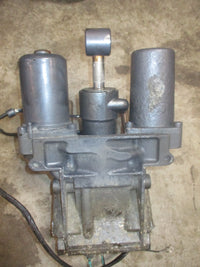 Load image into Gallery viewer, Yamaha 250hp 4 stroke outboard tilt trim unit 69J-43800-01-4D
