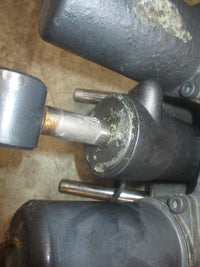 Load image into Gallery viewer, Yamaha 250hp 4 stroke outboard tilt trim unit 69J-43800-01-4D
