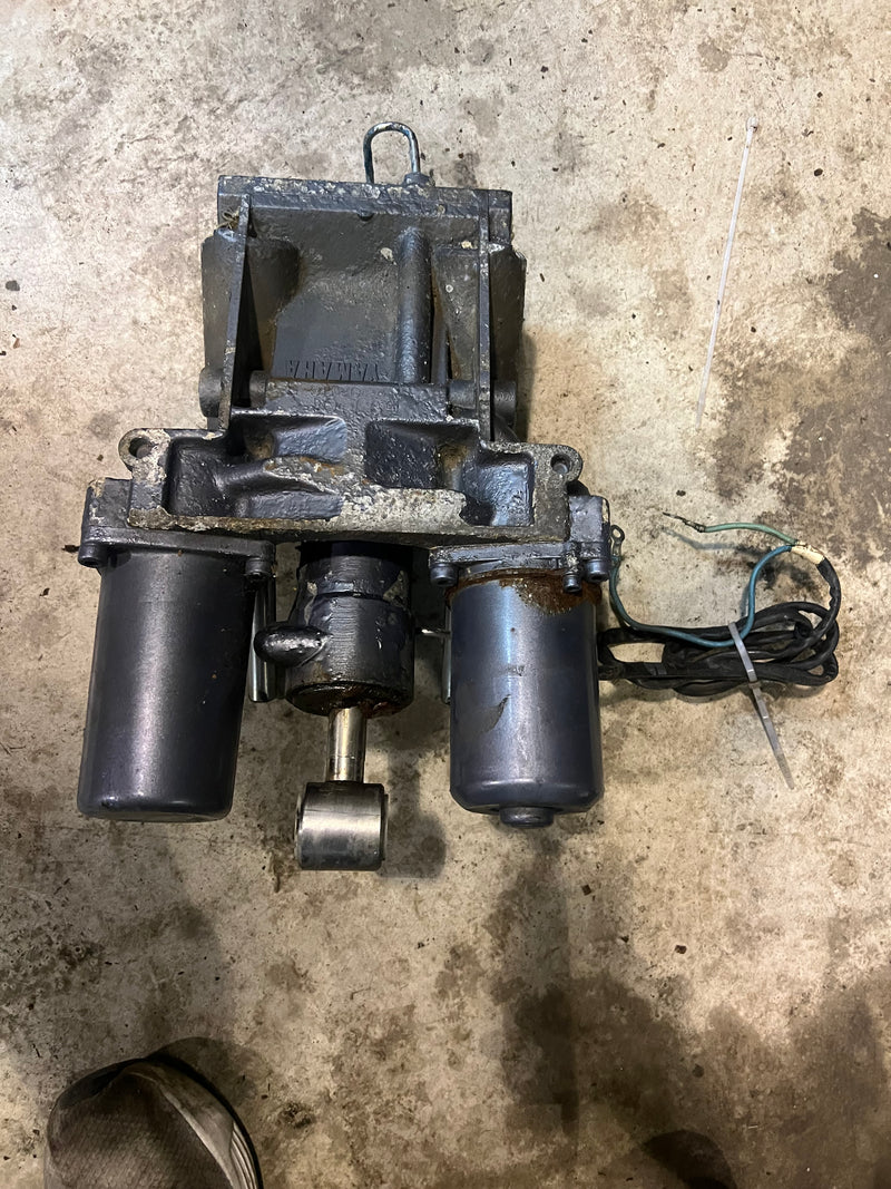Yamaha 250hp 4 stroke outboard tilt trim unit (69J-01)