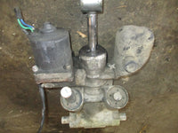 Load image into Gallery viewer, Johnson 225hp Ocean Pro outboard tilt trim unit
