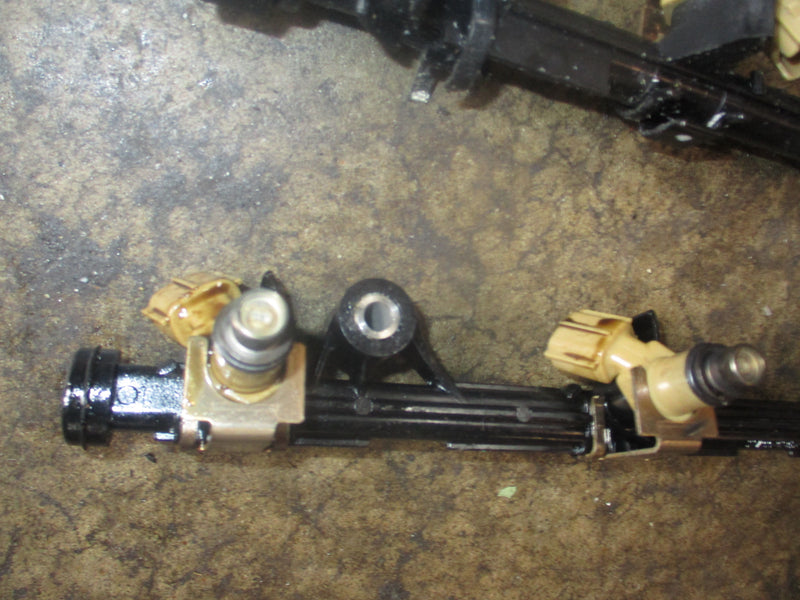 Yamaha 250hp 4 stroke outboard fuel rail and injector set (6P2-13160-00-00)