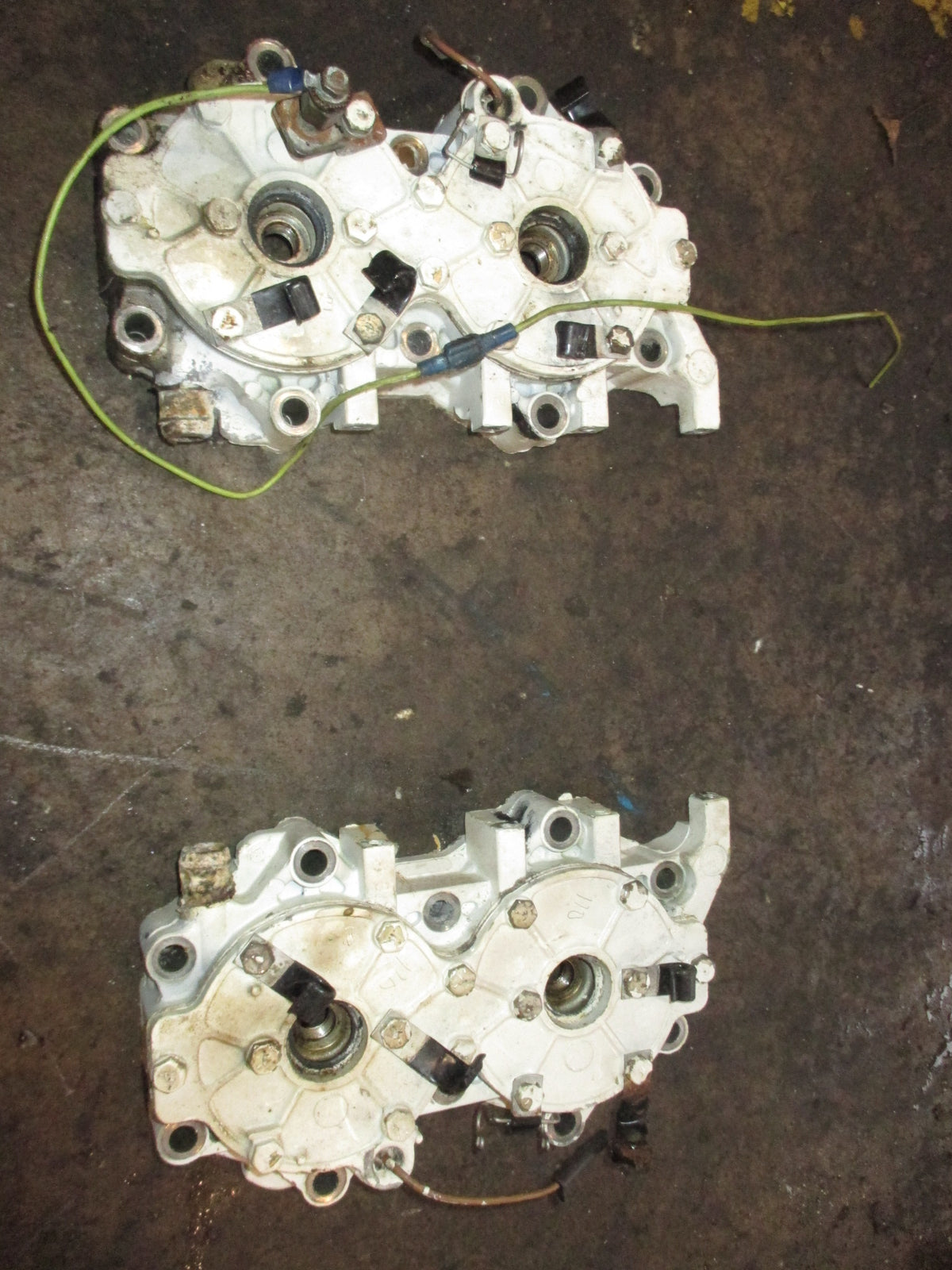 Johnson 85hp 2 stroke outboard cylinder head set (323106)