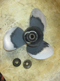 Load image into Gallery viewer, Suzuki DT90 90hp 2 stroke outboard Aluminum Propeller Solas 13.5 X 15
