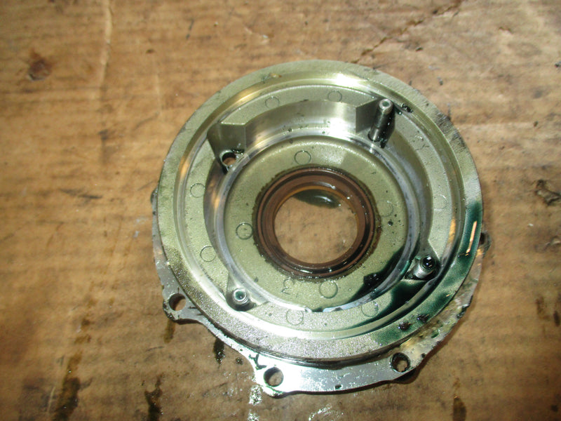evinrude ficht 200hp 2 stroke outboard lower camshaft seal holder (337083)
