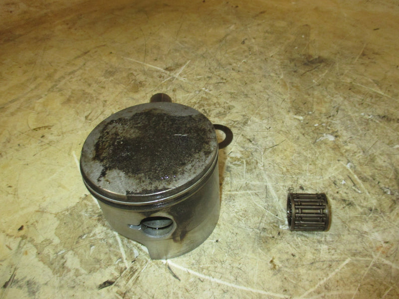 Suzuki DT90 90hp 2 stroke outboard Right/Starboard Piston (12110-87E02)