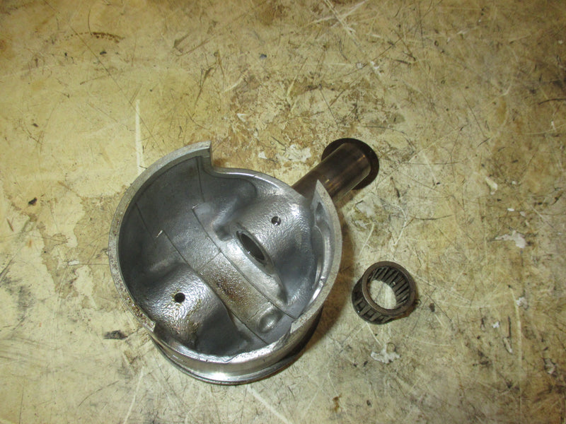 Suzuki DT90 90hp 2 stroke outboard Right/Starboard Piston (12110-87E02)