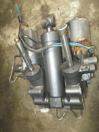 Load image into Gallery viewer, Suzuki DT150 outboard tilt trim unit
