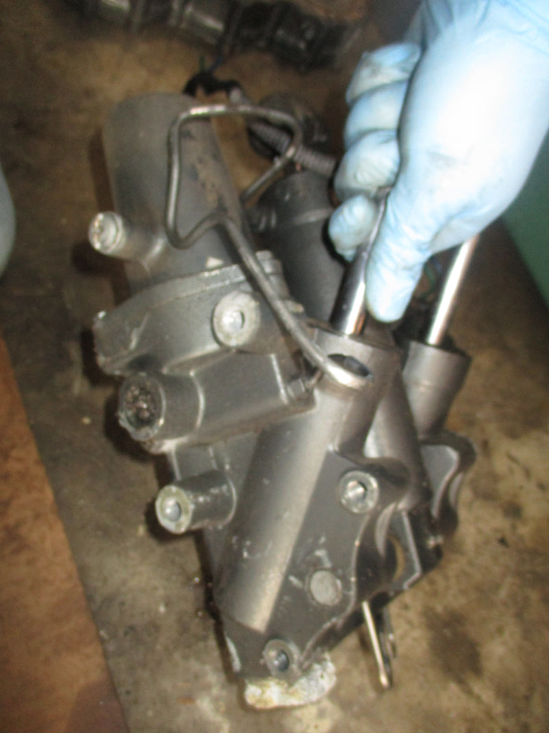 Suzuki DT150 outboard tilt trim unit