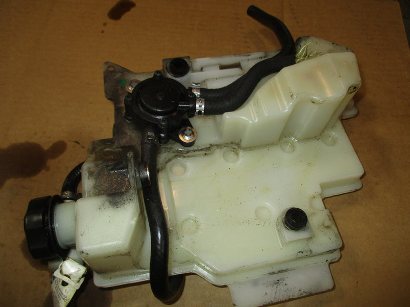 Evinrude ETEC 25hp outboard oil tank and pump (5008994)