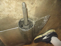 Load image into Gallery viewer, Suzuki DT150 150hp 2 stroke outboard 25 Inch Lower Unit
