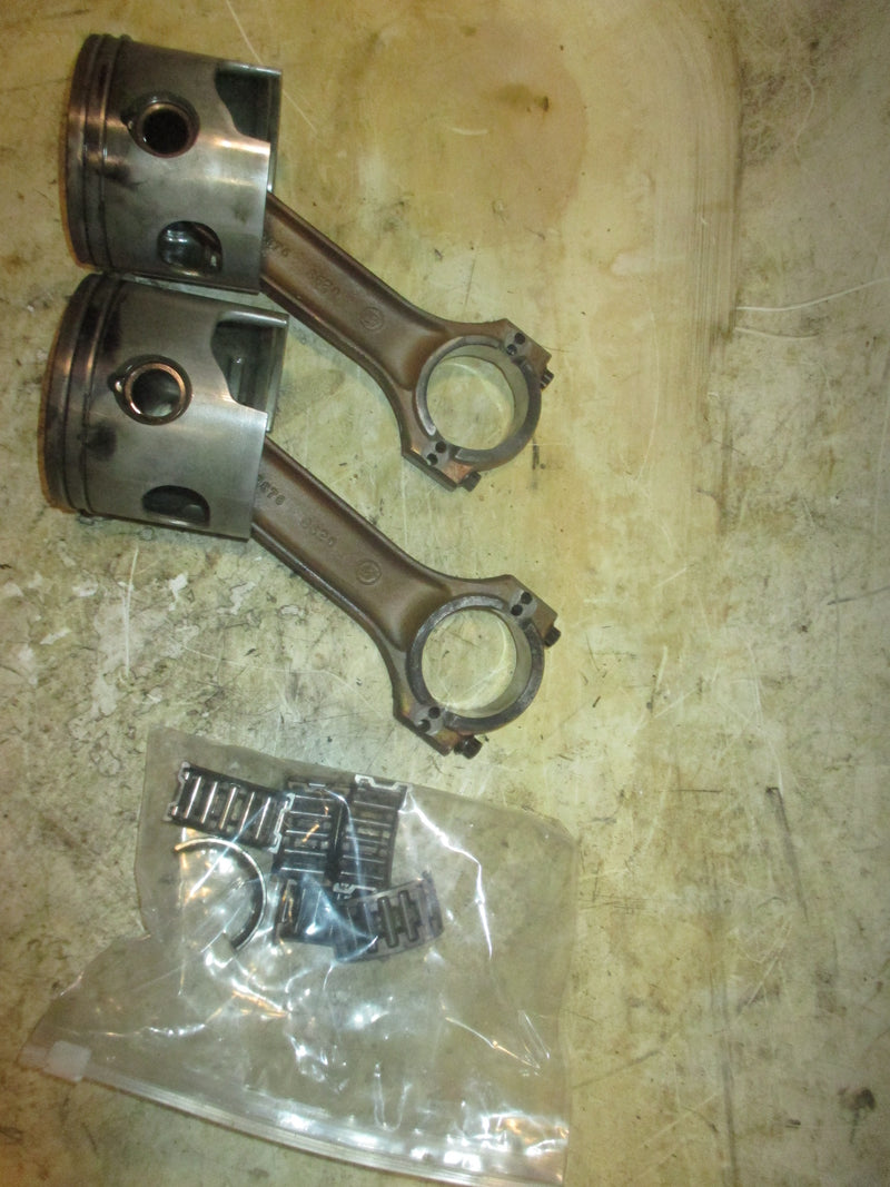 Evinrude 120hp 2 stroke Outboard Starboard Piston and Rod Set of 2 (432970)