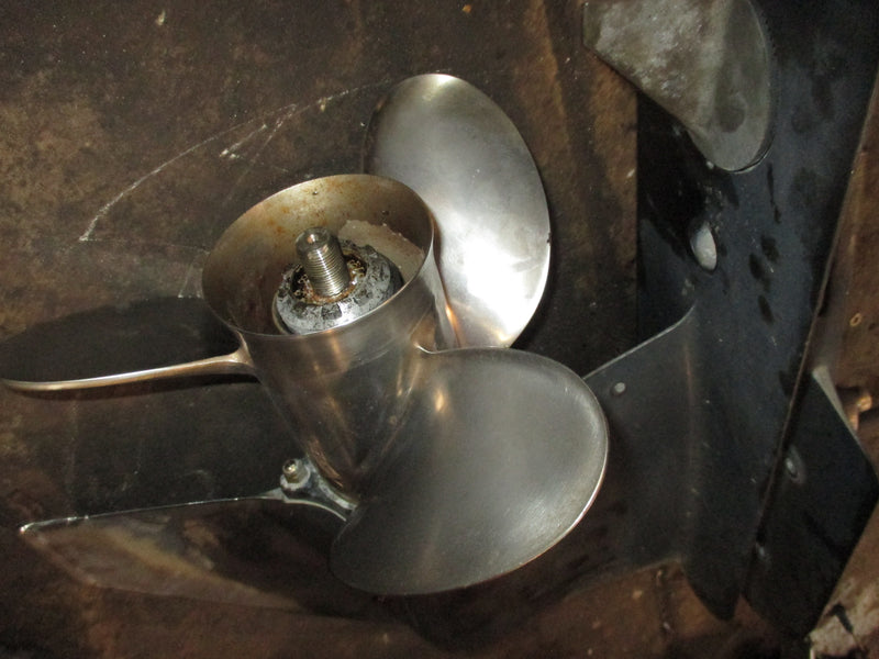 Force 120hp 2 stroke outboard 20" lower unit PROP STUCK