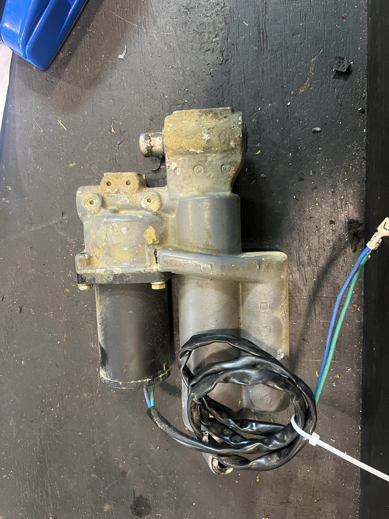 Honda BF40A 40hp outboard tilt trim unit