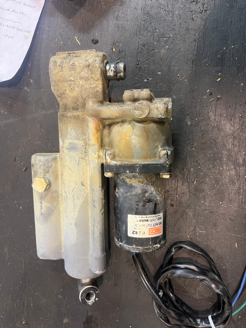 Honda BF40A 40hp outboard tilt trim unit