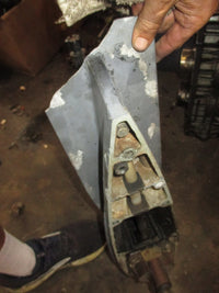 Load image into Gallery viewer, Suzuki DT150 150hp 2 stroke outboard 25 inch shaft lower unit
