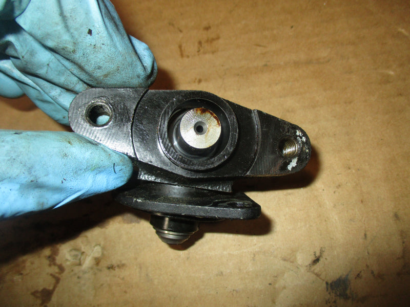 Evinrude 200hp outboard fuel injector mount