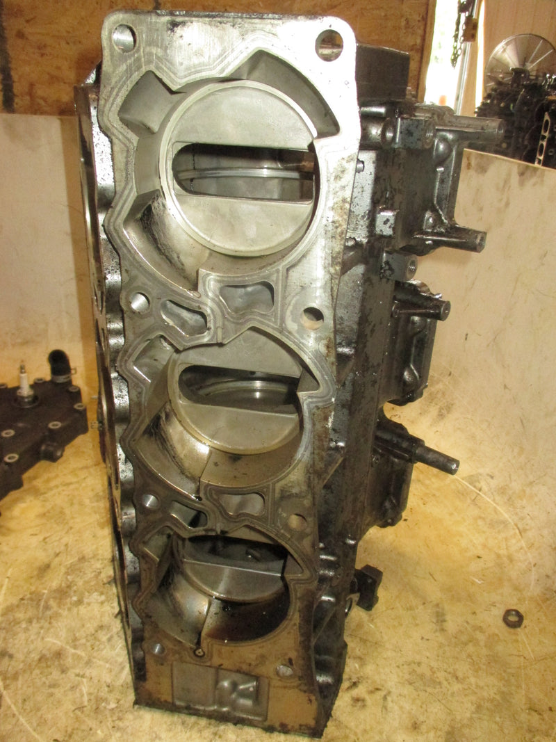 Suzuki DT150 150hp 2 stroke outboard starboard cylinder block