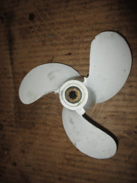 Load image into Gallery viewer, Yamaha 2.5hp 4 stroke outboard alluminum propellor (7 1/4x6)
