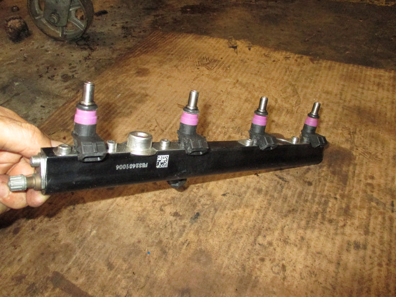 Mercury Verado 150hp outboard fuel rail and injector set (8M0041571)