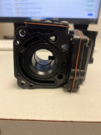 Load image into Gallery viewer, Evinrude Ocean Pro 150hp 2 stroke outboard carburetor 334961
