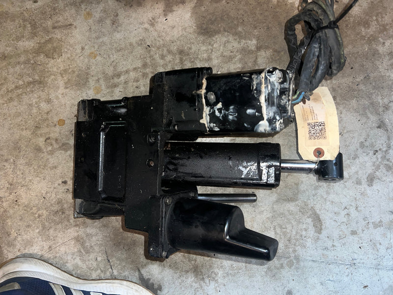 Mercury 225hp 3.0L 2 stroke outboard tilt trim unit