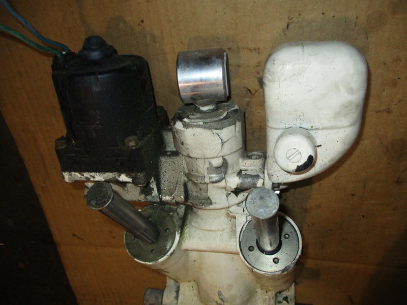 Evinrude Ficht 150hp outboard tilt trim unit