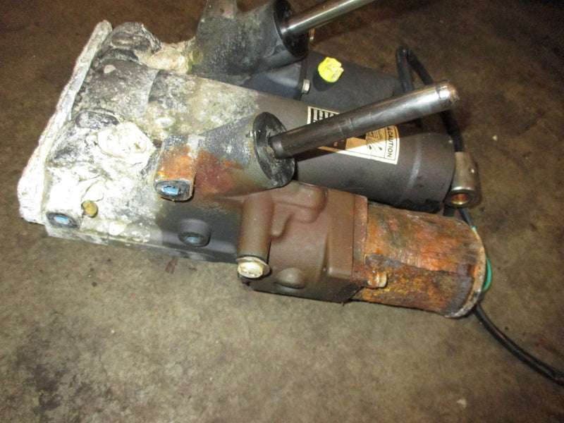 Mercury Verado 150hp outboard tilt trim unit
