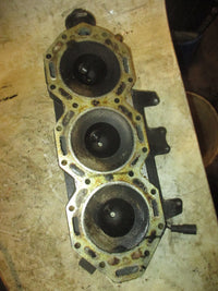 Load image into Gallery viewer, Evinrude Ficht 250hp 2 stroke Outboard Starboard Cylinder Head (348241)
