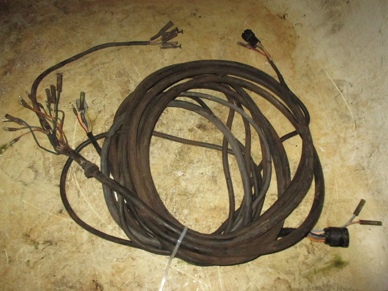 Suzuki DT90 90hp 2 stroke outboard round black plug rigging harness