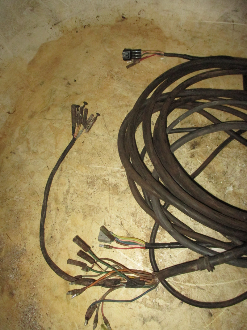 Suzuki DT90 90hp 2 stroke outboard round black plug rigging harness