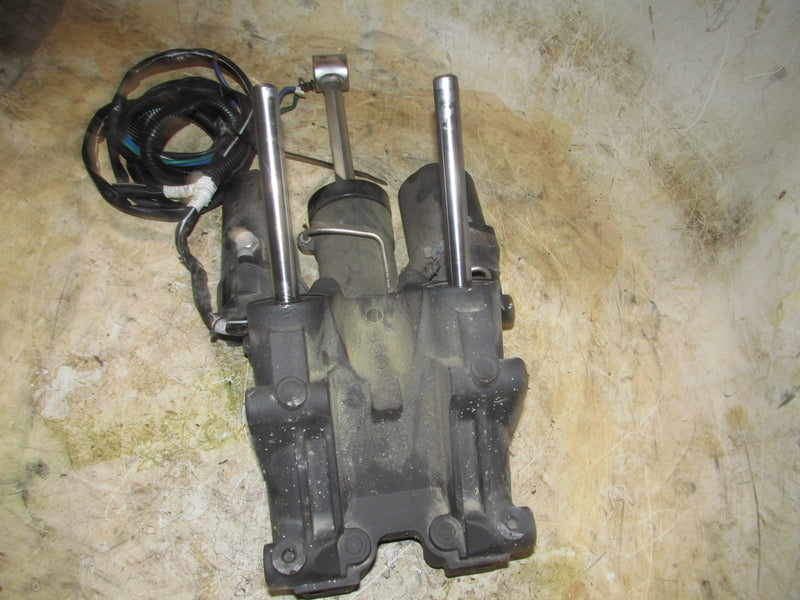 Yamaha 425hp XT0 V8 4 Stroke Outboard Tilt Trim Unit (CS7-10)