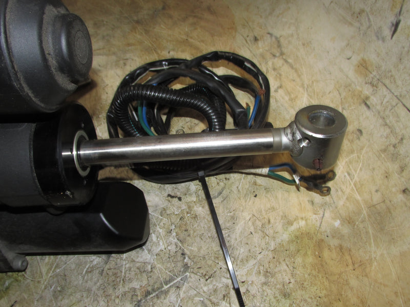 Yamaha 425hp XT0 V8 4 Stroke Outboard Tilt Trim Unit (CS7-10)