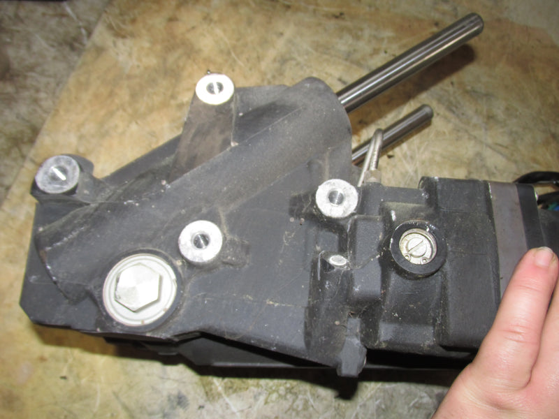 Yamaha 425hp XT0 V8 4 Stroke Outboard Tilt Trim Unit (CS7-10)