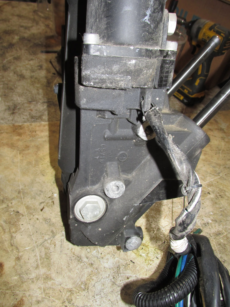 Yamaha 425hp XT0 V8 4 Stroke Outboard Tilt Trim Unit (CS7-10)