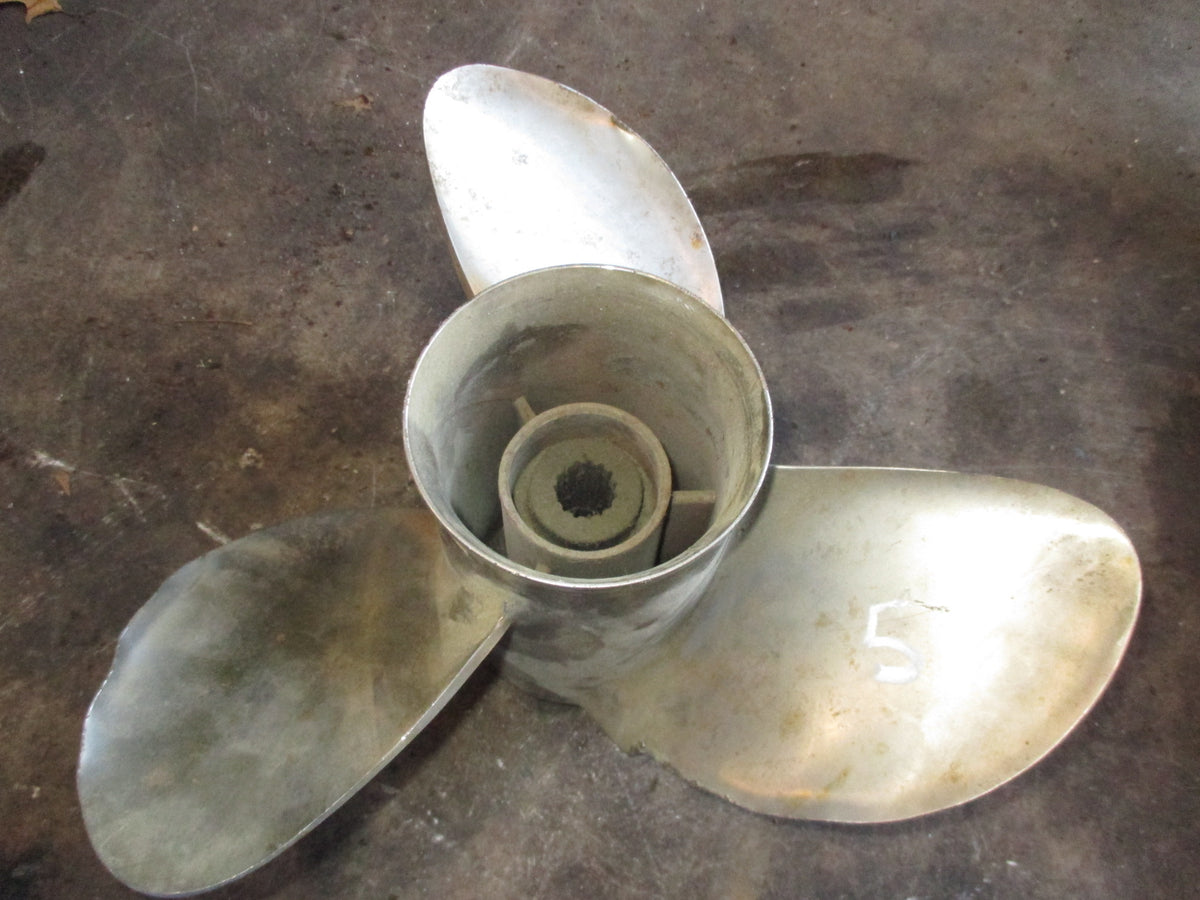 Yamaha outboard powertech propeller (15 1/4x17-M)