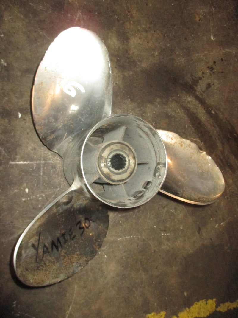 Yamaha outboard powertech propeller (15 1/4x17-M)