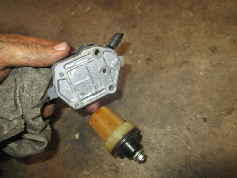 Suzuki DT 65 2 stroke outboard fuel pump and filter (15100-94303)