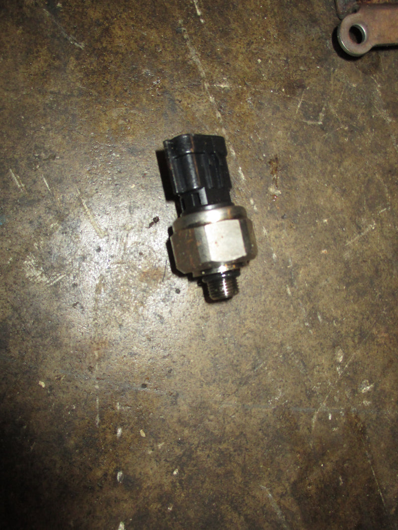 Yamaha 150hp 4 stroke outboard oil pressure sensor (6Aw-83651-00)