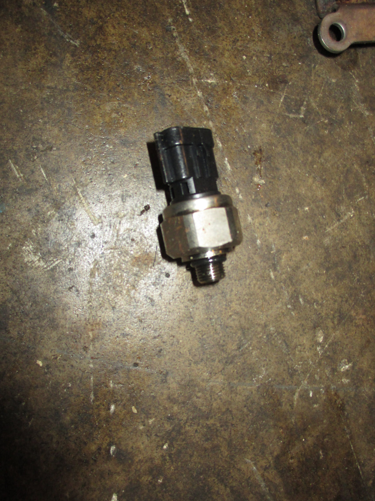 Yamaha 150hp 4 stroke outboard oil pressure sensor (6Aw8365100