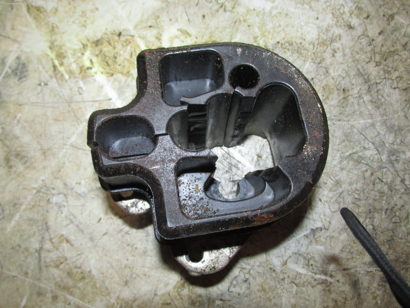 Yamaha 425hp XT0 V8 4 Stroke Outboard Rigging Grommet / Holder