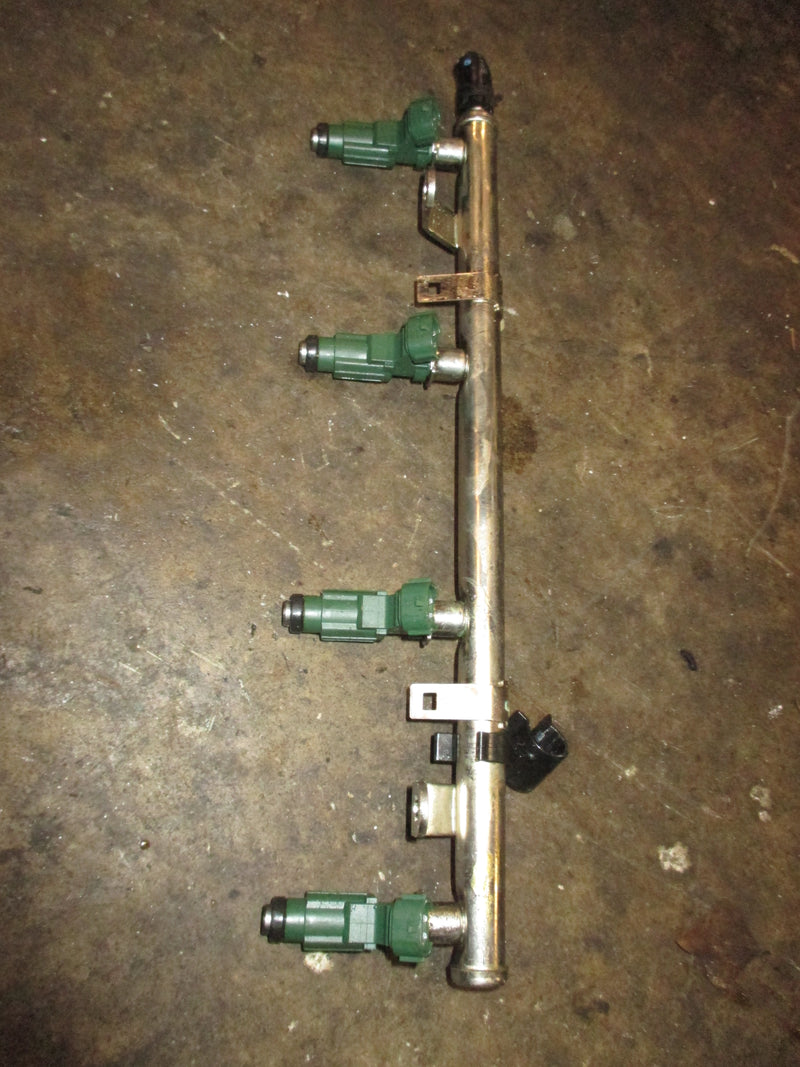Yamaha 150hp 4 stroke outboard fuel rail and injector set (63P-13761-00)