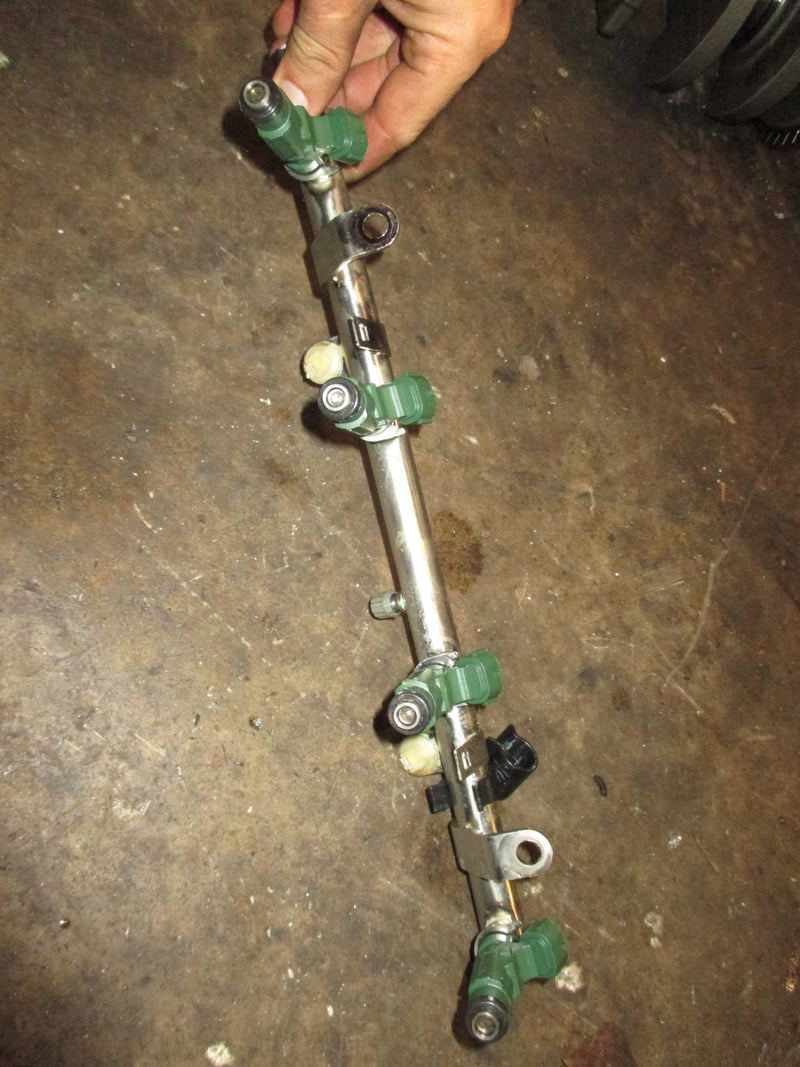 Yamaha 150hp 4 stroke outboard fuel rail and injector set (63P-13761-00)